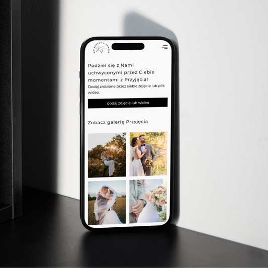 telefon z włączonymi wspomnieniami z wesela