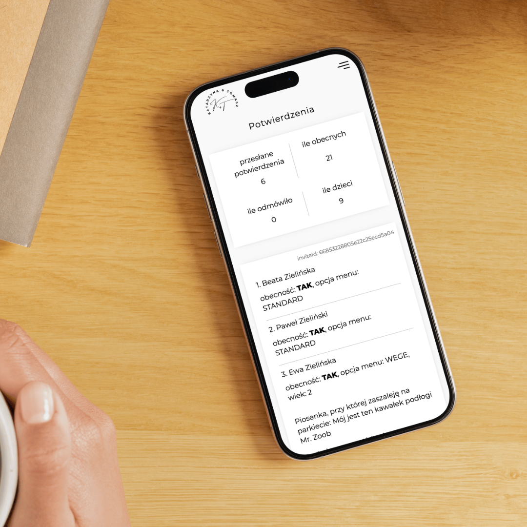 telefon z włączonym panelem administratora pokazujący podsumowanie potwierdzeń